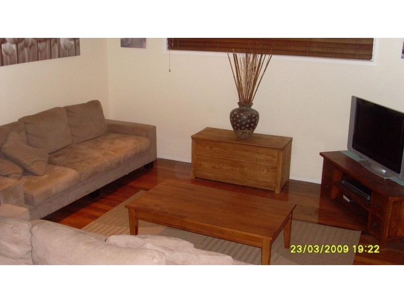 18 Chainey Avenue, Miami QLD 4220