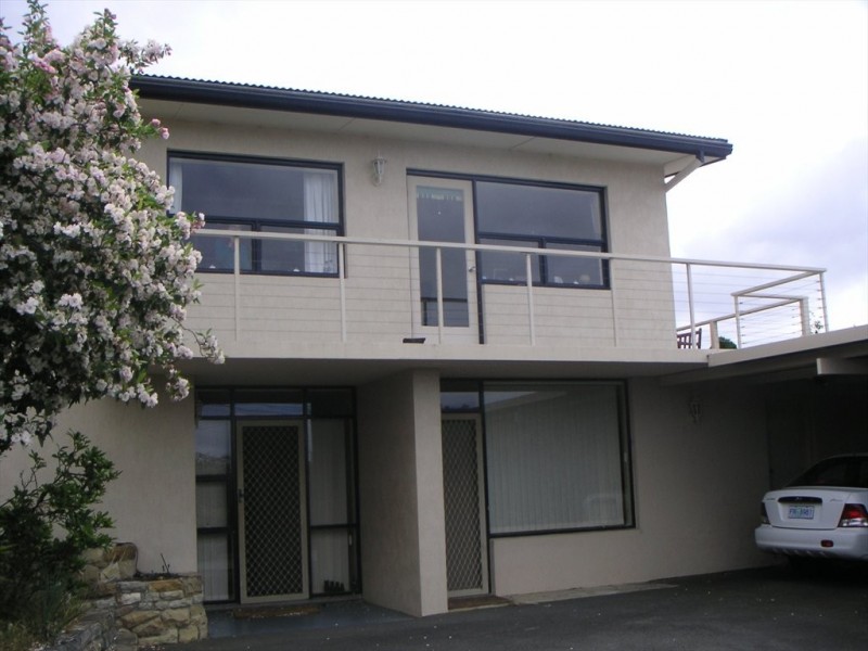 11 Sonning Cres, Sandy Bay TAS 7005