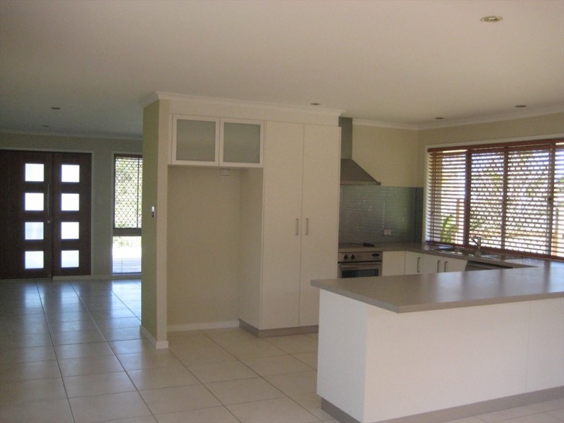 28 Armidale Crescent, Helensvale QLD 4212