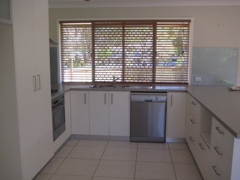 28 Armidale Crescent, Helensvale QLD 4212