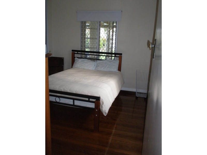 81 Morehead Avenue, Norman Park QLD 4170