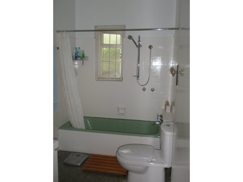 81 Morehead Avenue, Norman Park QLD 4170