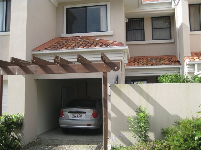 Elliott, Bundall QLD 4217