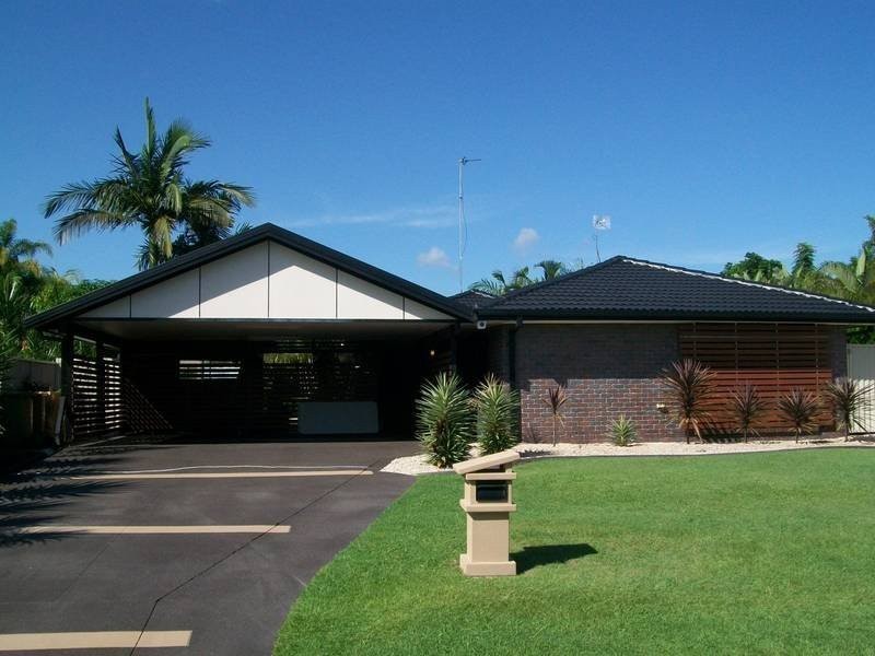 8 Bribie Court, Mermaid Waters QLD 4218
