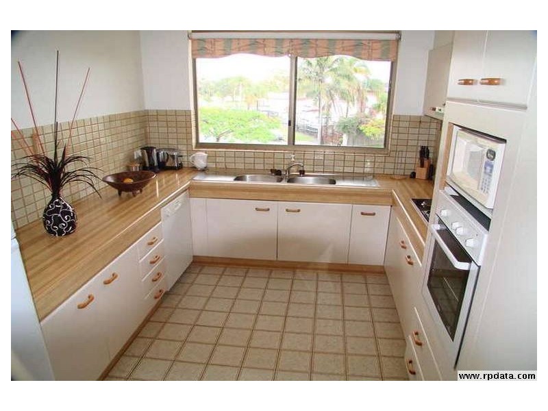 8 Paradise Parade, Paradise Point QLD 4216