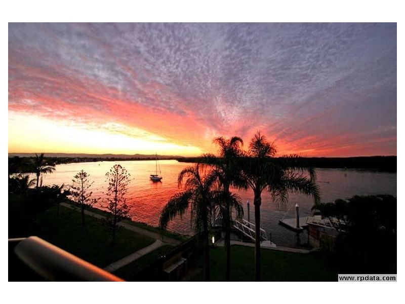 8 Paradise Parade, Paradise Point QLD 4216