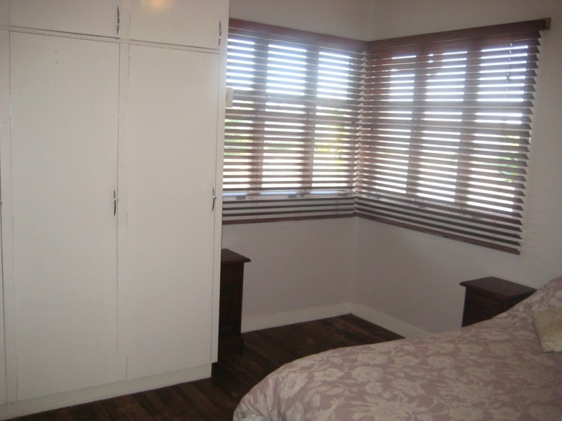 Holland Rd, Holland Park QLD 4121