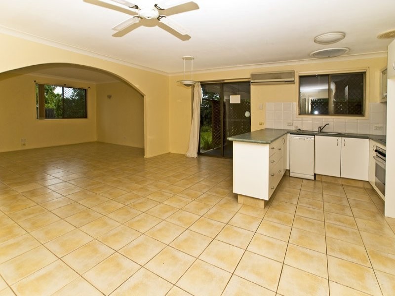 15 Timana Avenue, Mermaid Waters QLD 4218