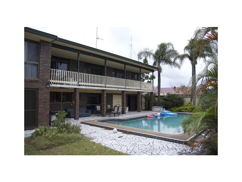 13 Wyuna, Broadbeach Waters QLD 4218