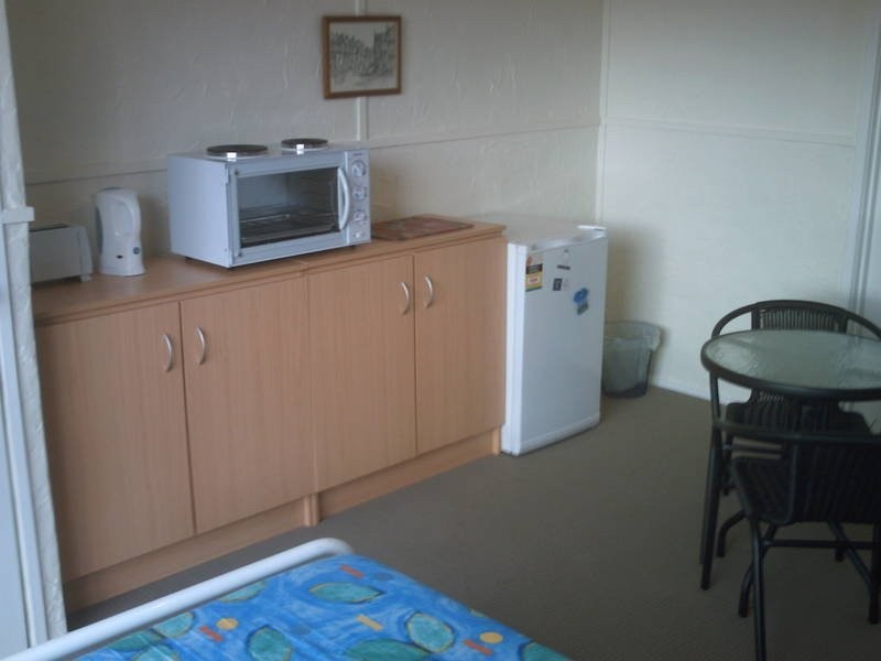 81 grenadier drive, Thornlie WA 6108