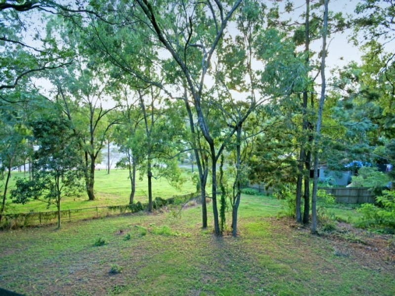 60 Blackheath Road, Oxley QLD 4075