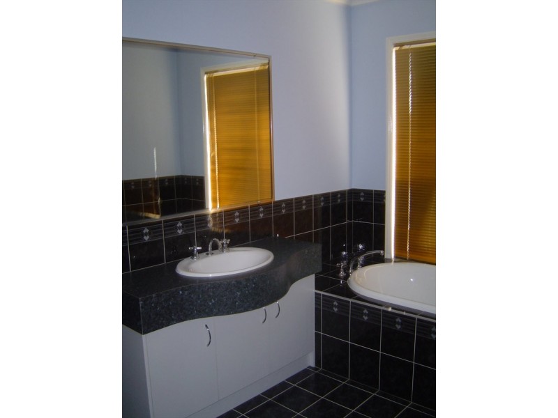 35 Majorca Crescent, Varsity Lakes QLD 4227