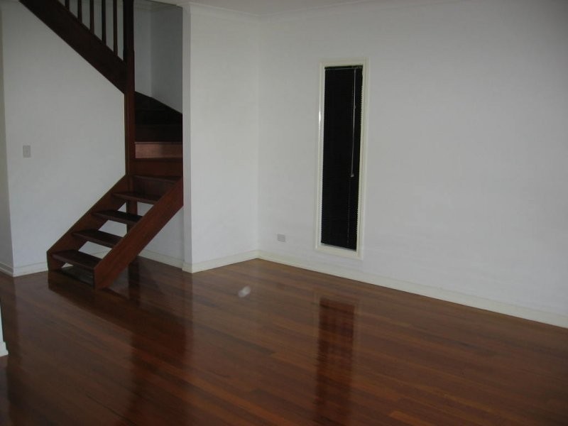 28 Elliott Street, Kangaroo Point QLD 4169