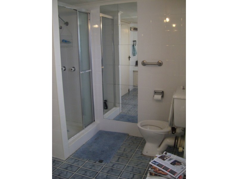 11 Riverview Parade, Surfers Paradise QLD 4217