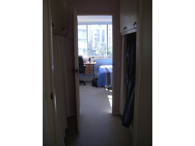 11 Riverview Parade, Surfers Paradise QLD 4217