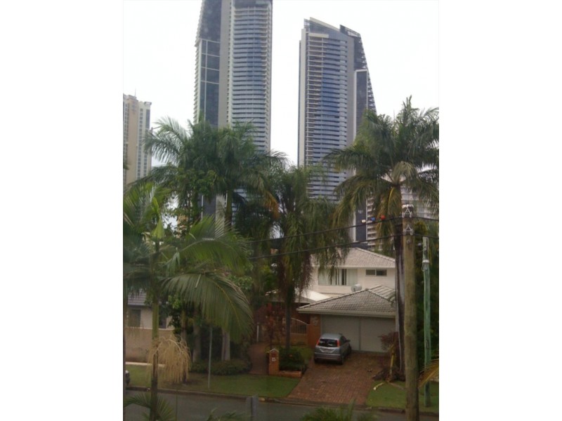 Tarcoola crescent, Chevron Island QLD 4217
