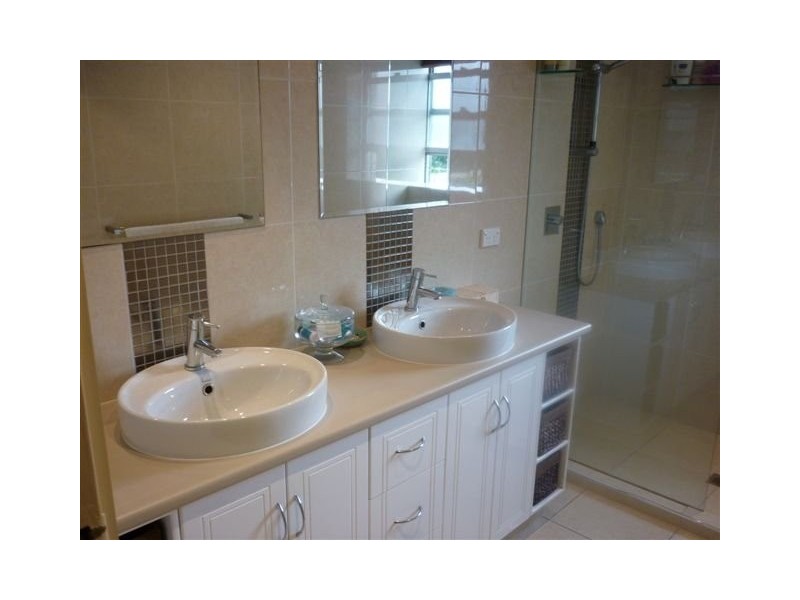 15 PACIFIC STREET, Main Beach QLD 4217