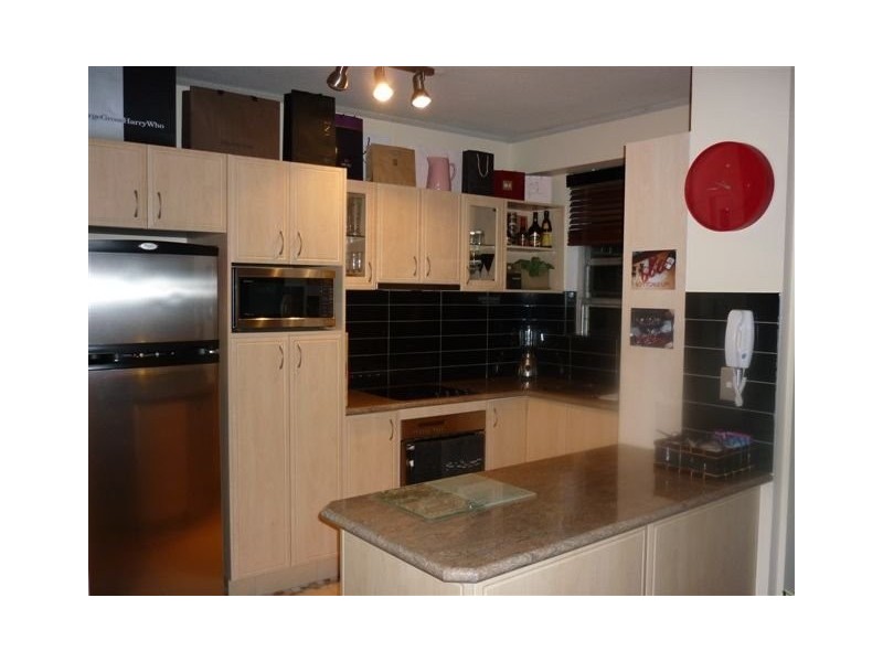 15 PACIFIC STREET, Main Beach QLD 4217