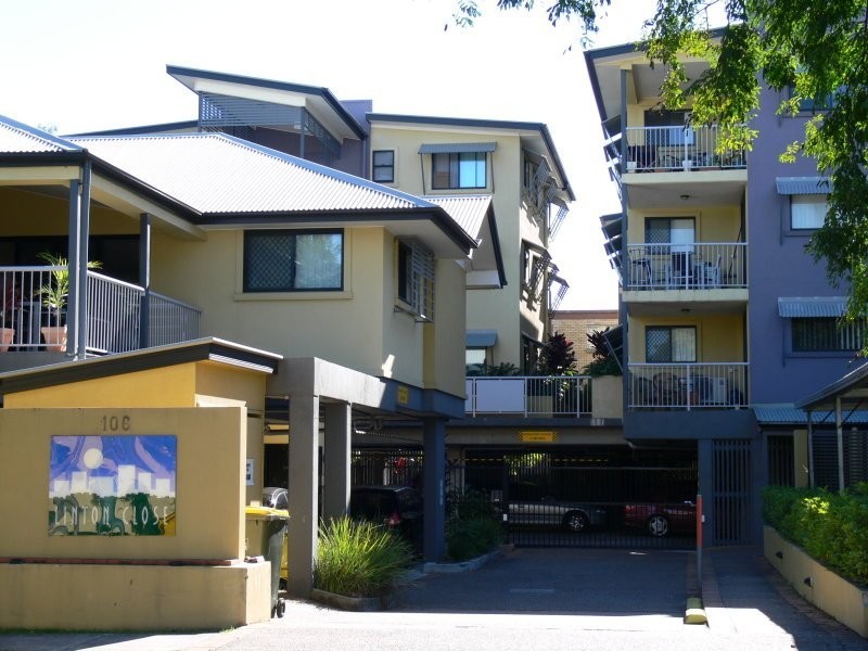 106 Linton Street, Kangaroo Point QLD 4169