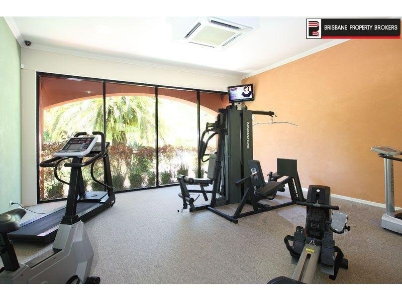 Elliott Street, Isle Of Capri QLD 4217