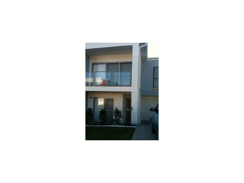 Bayswater Ave, Varsity Lakes QLD 4227