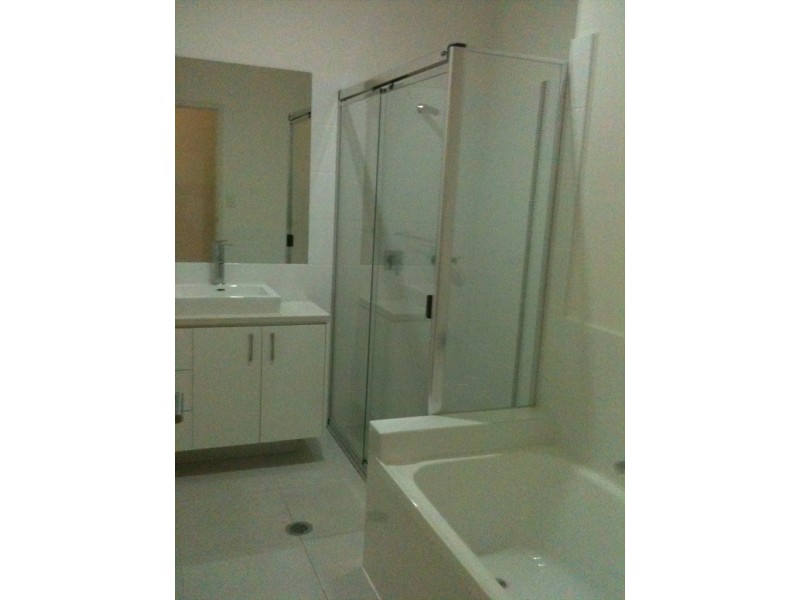 Bayswater Ave, Varsity Lakes QLD 4227