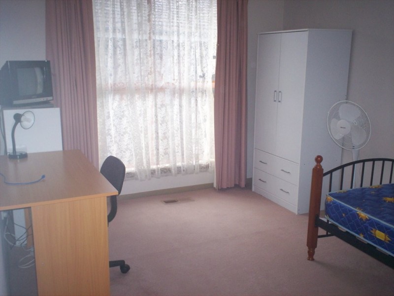 Dandenong Road, Oakleigh East VIC 3166