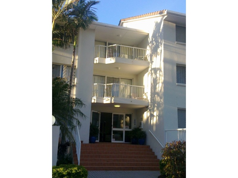 cronin ave, Main Beach QLD 4217