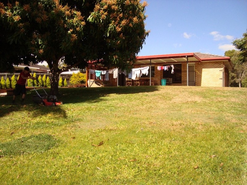 balfour cresent, Highland Park QLD 4211