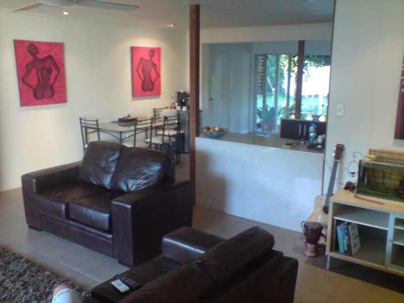 Anita Av, Miami QLD 4220