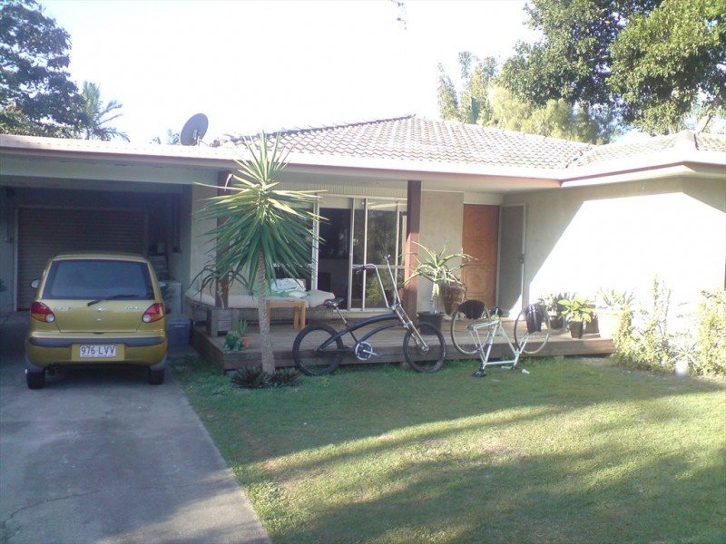 Anita Av, Miami QLD 4220