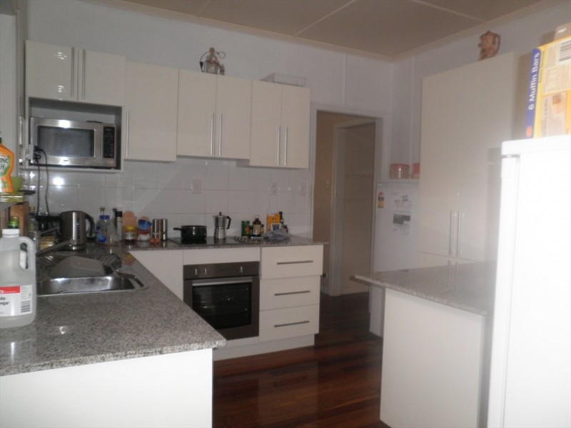 Brinawa Street, Camp Hill QLD 4152