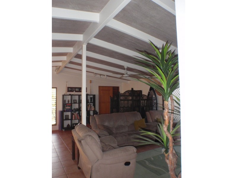 Lapoinya Crescent, Warana QLD 4575