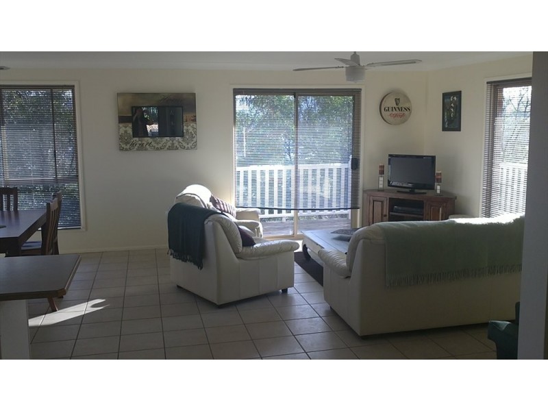 Crestridge Crescent, Oxenford QLD 4210