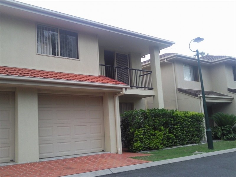 Coora, Wishart QLD 4122