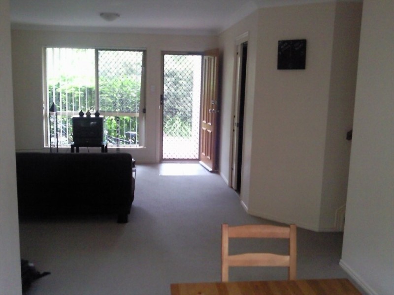 Coora, Wishart QLD 4122