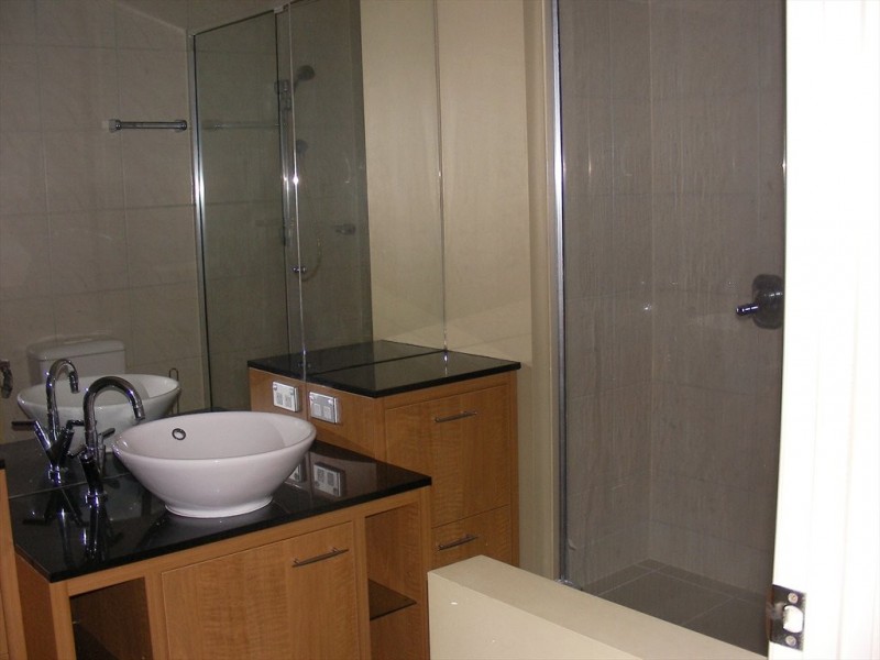 elliott street, Surfers Paradise QLD 4217