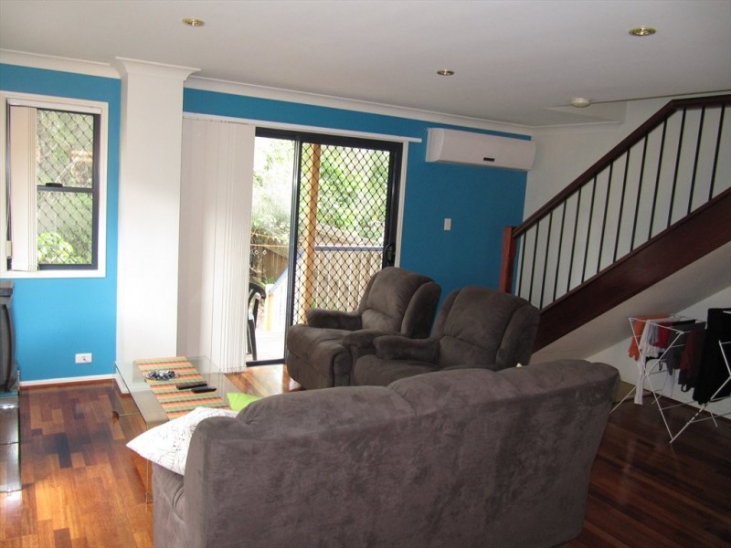 Montrose road, Taringa QLD 4068