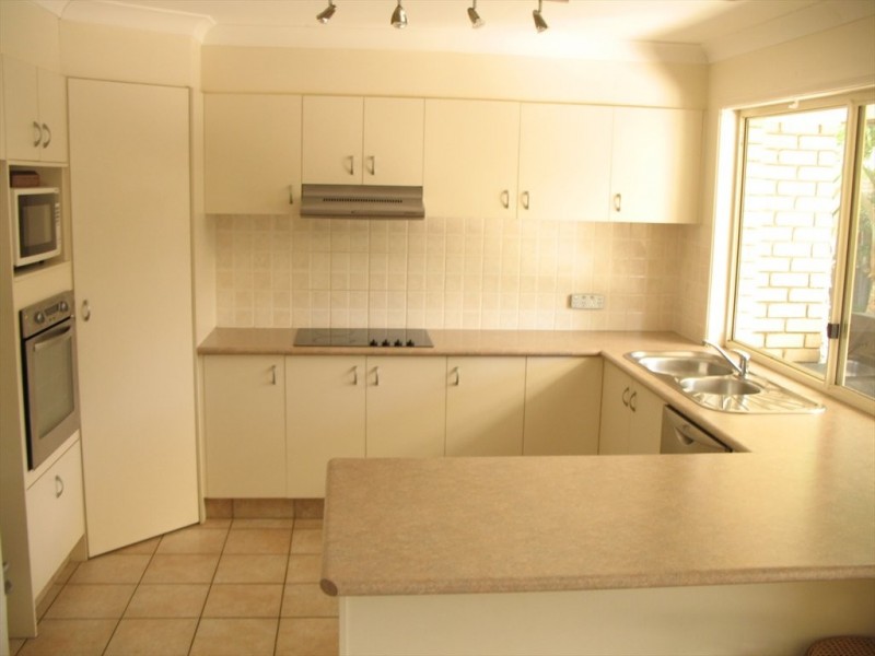 Merrilaine Crescent, Merrimac QLD 4226