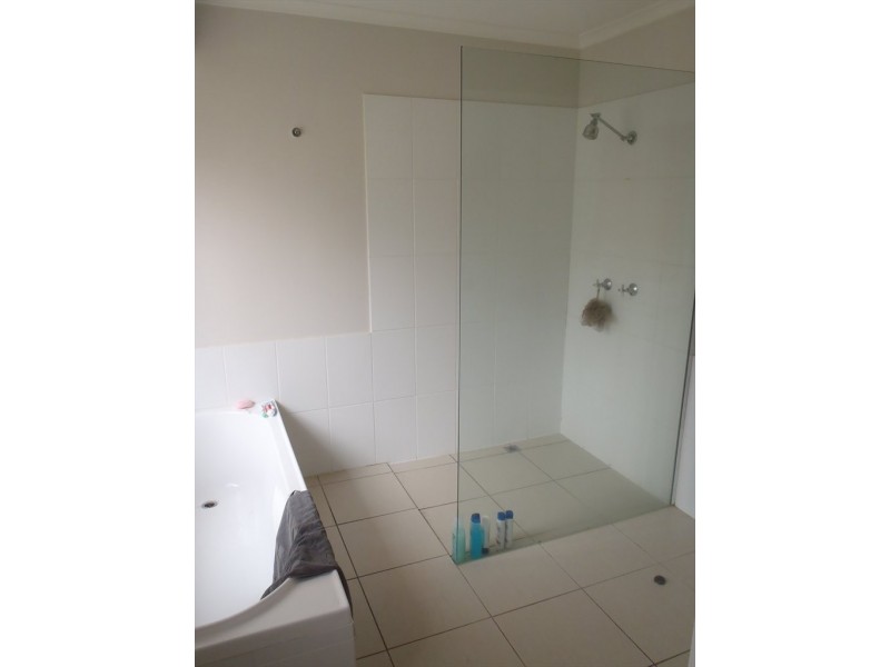Benowa Rd, Benowa QLD 4217