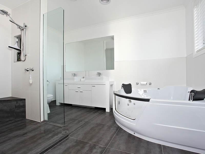 Bellbridge Dr, Hoppers Crossing VIC 3029