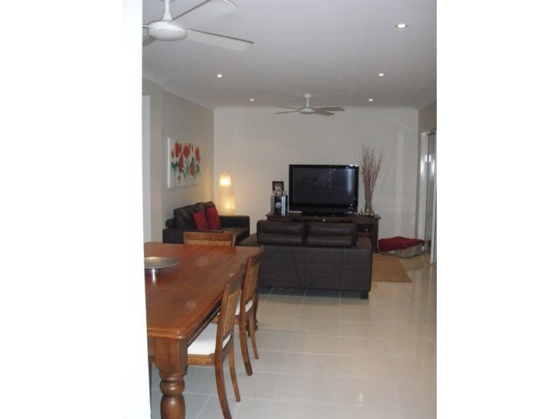 Tarrina Crescent, Pacific Pines QLD 4211