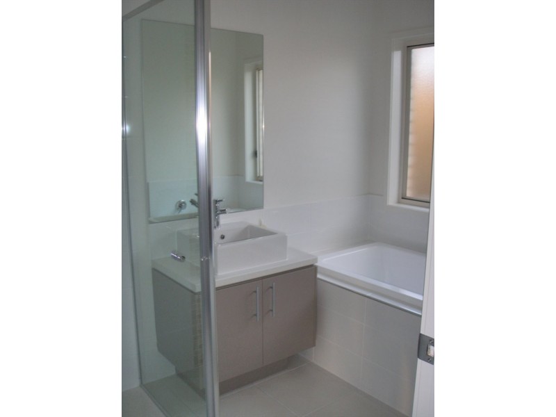 Tarrina Crescent, Pacific Pines QLD 4211