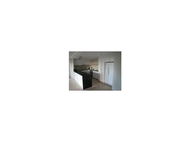 Cronin Ave, Main Beach QLD 4217