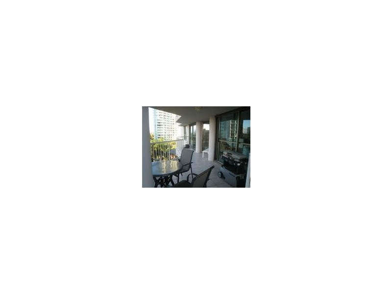 Cronin Ave, Main Beach QLD 4217