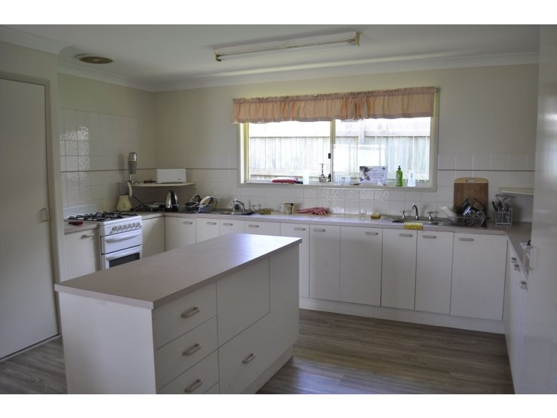 Baker St, Kearneys Spring QLD 4350