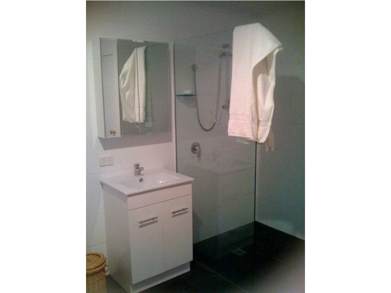 Hentdale Crt, Labrador QLD 4215