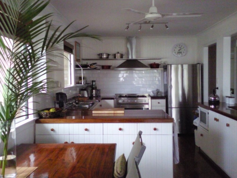 Jefferson Lane, Palm Beach QLD 4221