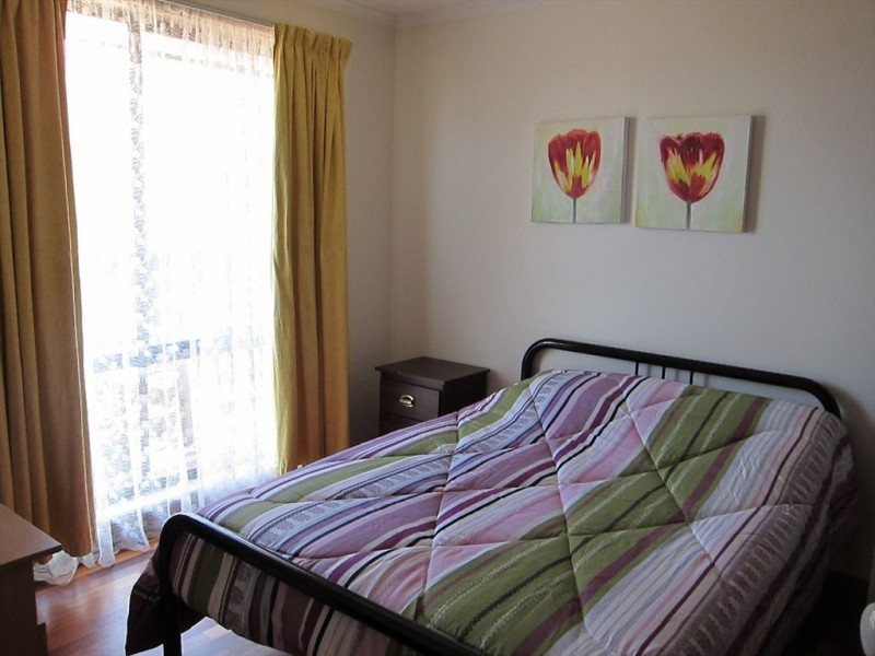 mulwala gardens, St Albans VIC 3021