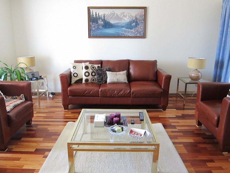 mulwala gardens, St Albans VIC 3021
